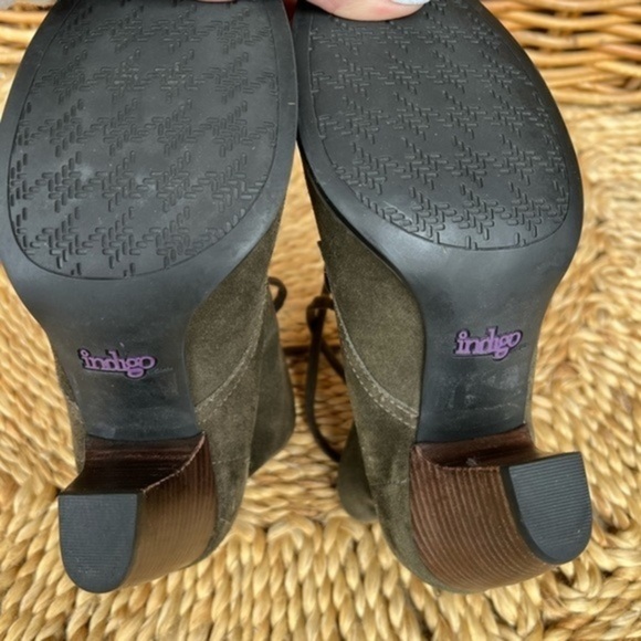 Indigo By Clarks Green/Gray Heels Booties. - Picture 5 of 6